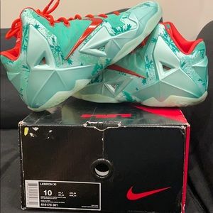 LeBron XI XMas Pack “Green Glow” Men’s size 10